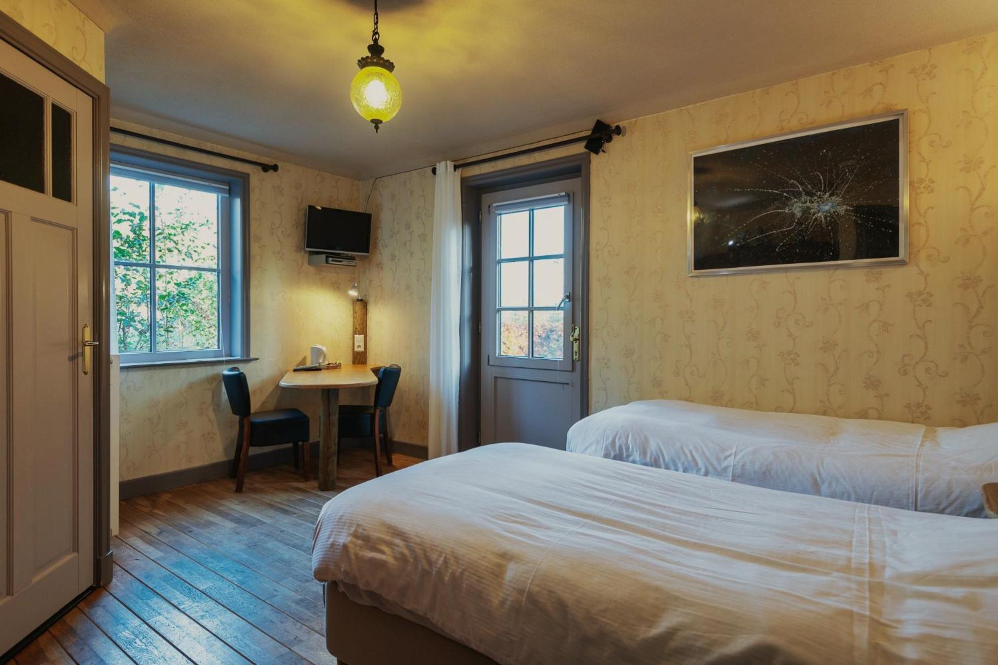 Uylenburg- Du Midi Hotell Delft Rum bild